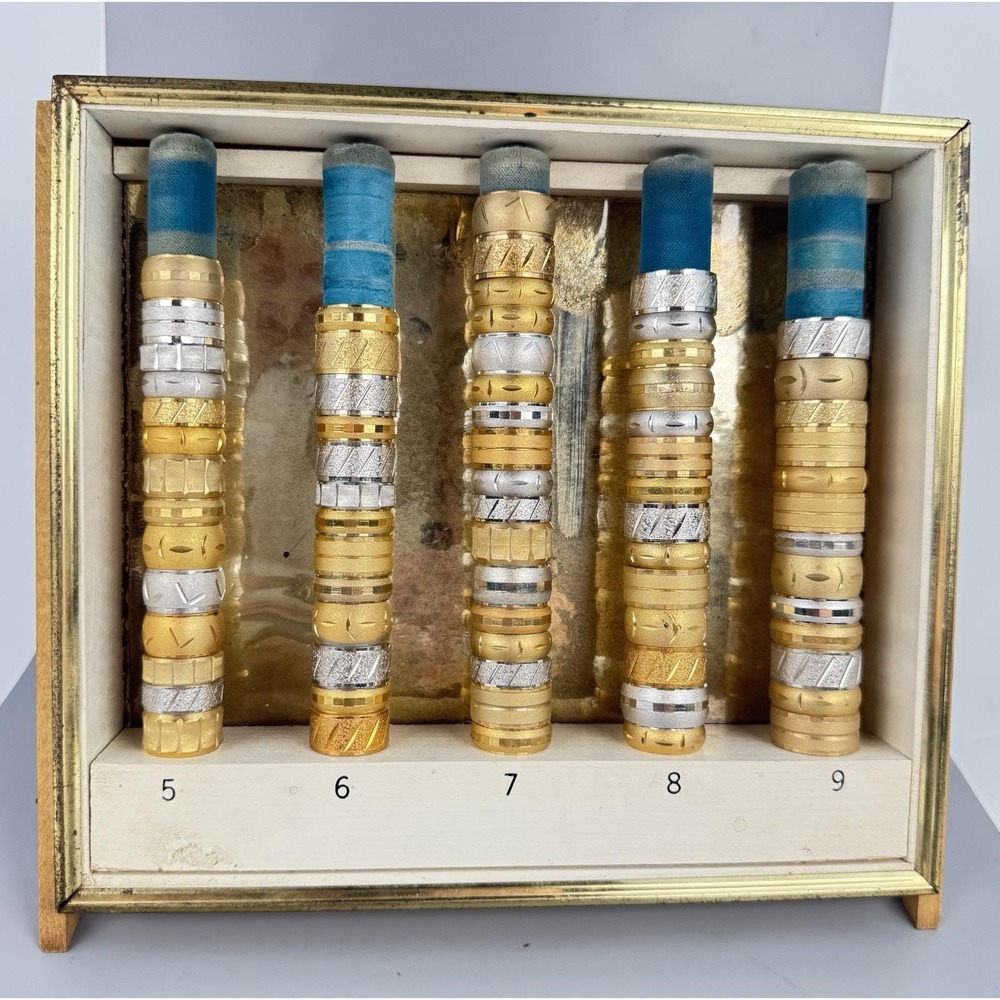 Uncas Ring-O-Rama Vintage Salesman Countertop Display Case with 71 Rings ~ Rare